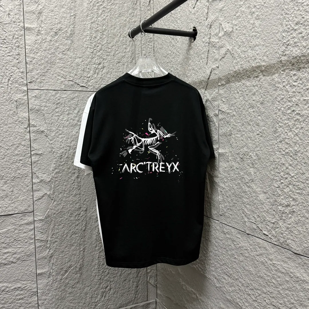 ARC'TERYX* * 2025 New Arrival Classic logo T Same Style ：Black White Size： S （90-130 ） M （120-150 ） L （140-165 ） XL （160-180 ） XXL （180 ）